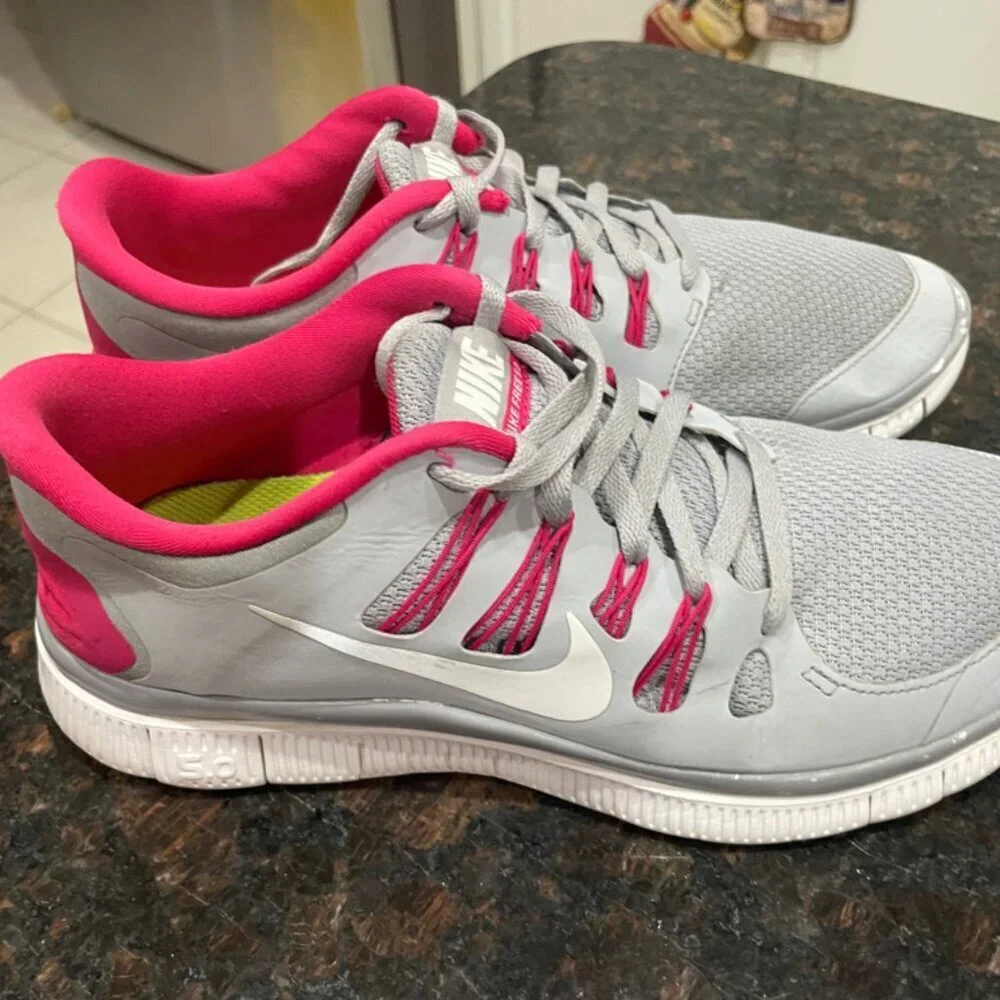 NIKE FREE‎ RUN 5.0 WOLF GREY AND HOT PINK SNEAKERS SZ 10 SPORTY RUNNING GYM YOGA